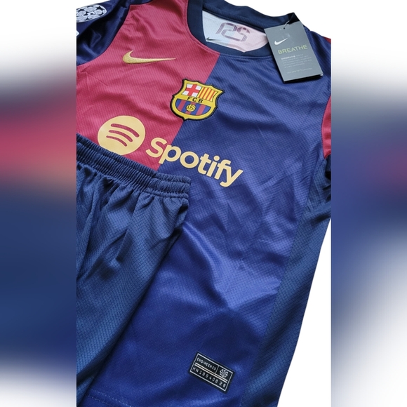 Barcelona Home Raphinha Set for Kids - Picture 4 of 5